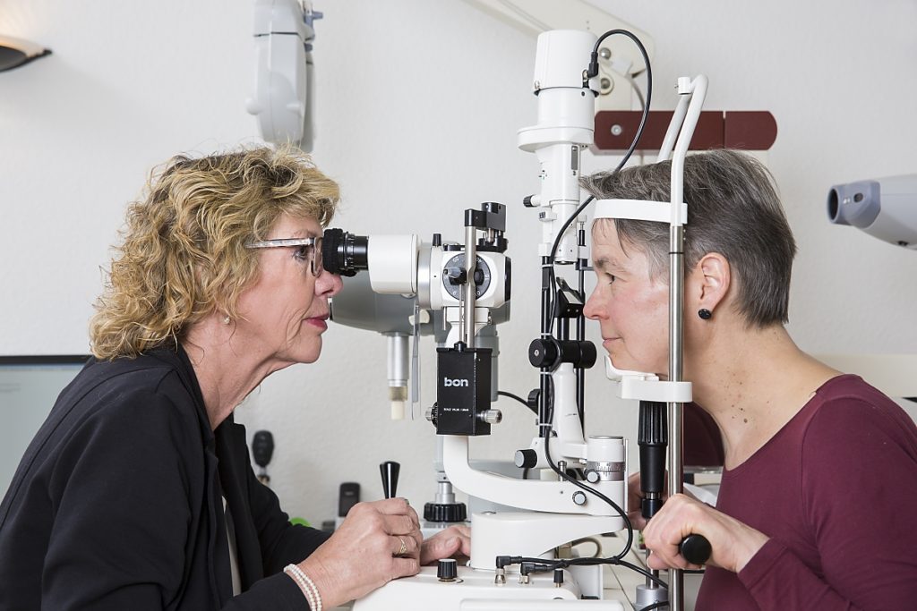 Augenärztliche Untersuchung bei Augenärztin Dr. med. Koulen (Fotograf: Markus Palzer)
