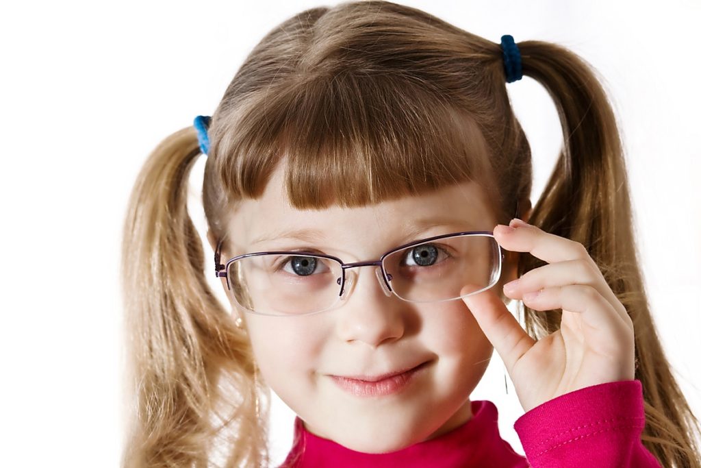 Augenuntersuchung bei Kindern durch Augenärztin Dr. med. Koulen